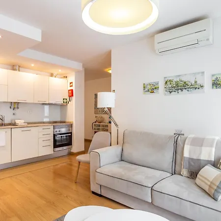 Lägenhet Of Principe Real Liberdade In The Heart Of With Private Parking